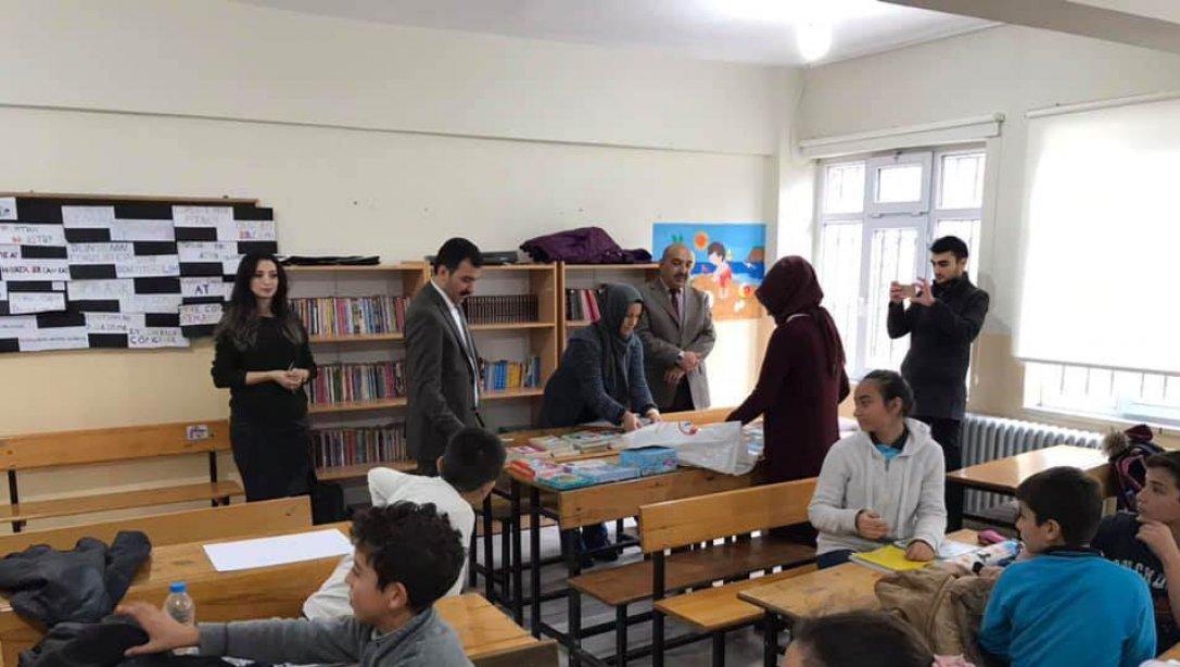  İlçe Kaymakamımız Sayın Recep KOŞAL Emirli İlkokulu ve Ortaokulunu ziyaret etti.