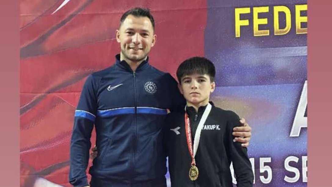 U15 Erkekler Serbest Güreş Türkiye Şampiyonasında Kavak Anadolu Lisesİ Öğrencimiz Yakup KICIK TÜRKİYE 1.si Olmuştur