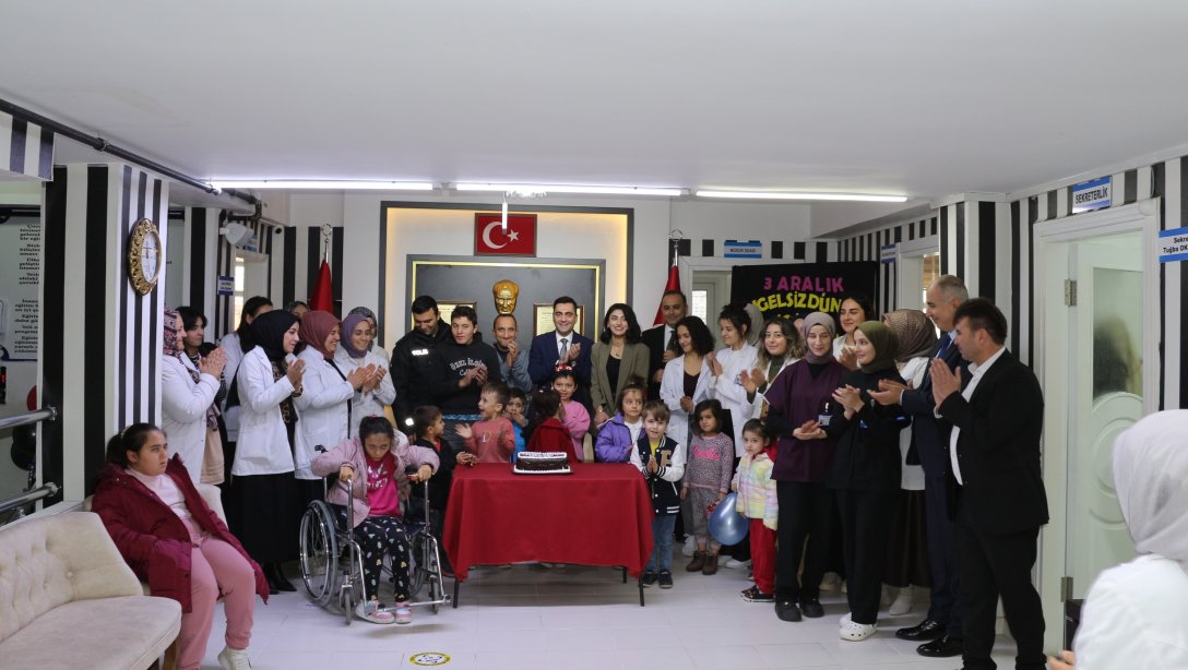Engelsiz Bir Dünya İçin El Ele...
